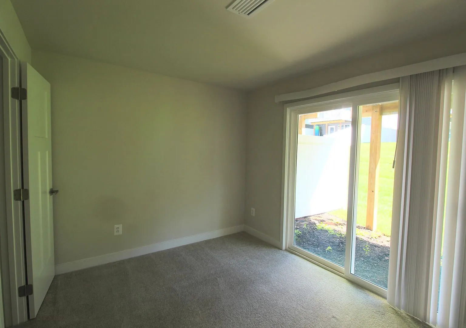 Modern 3-Level Townhome with Garage Unbeatable Location! — Photo 4
