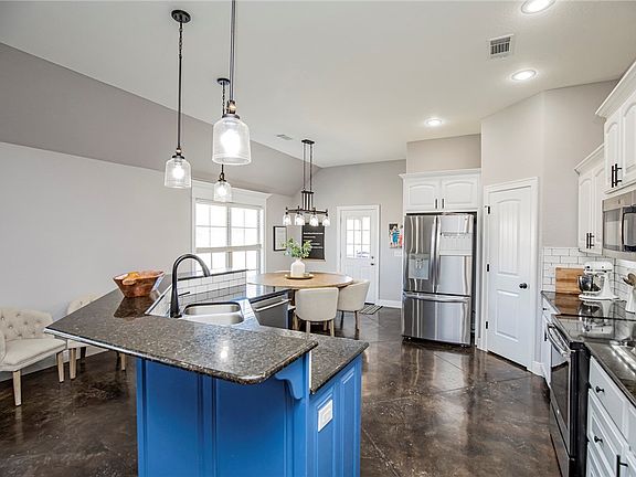 5th image of 2552 N Tavistock Ct