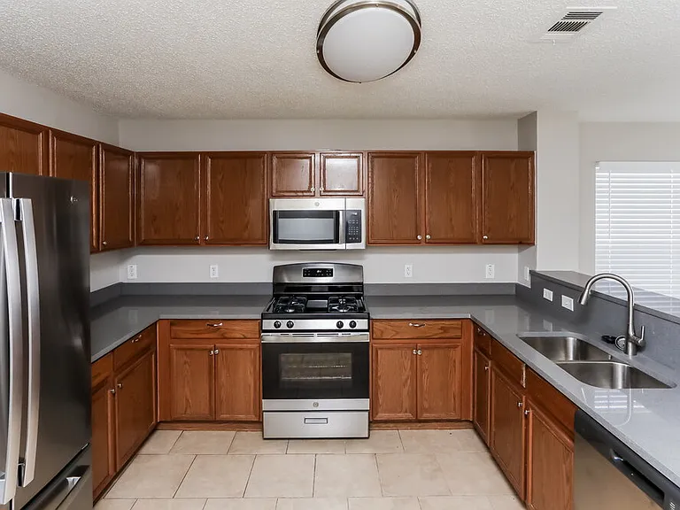 2036 Silverado Dr — Photo 10
