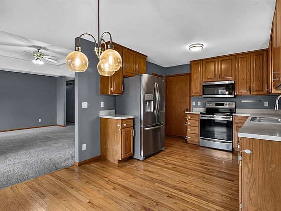3rd image of 3909 SW 40th St