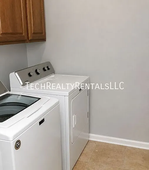 2557 Stockbridge Dr #B-1 — Photo 5