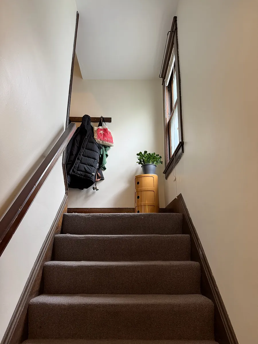 Stairwell to landing. - 2560 Cheshire Rd #UP