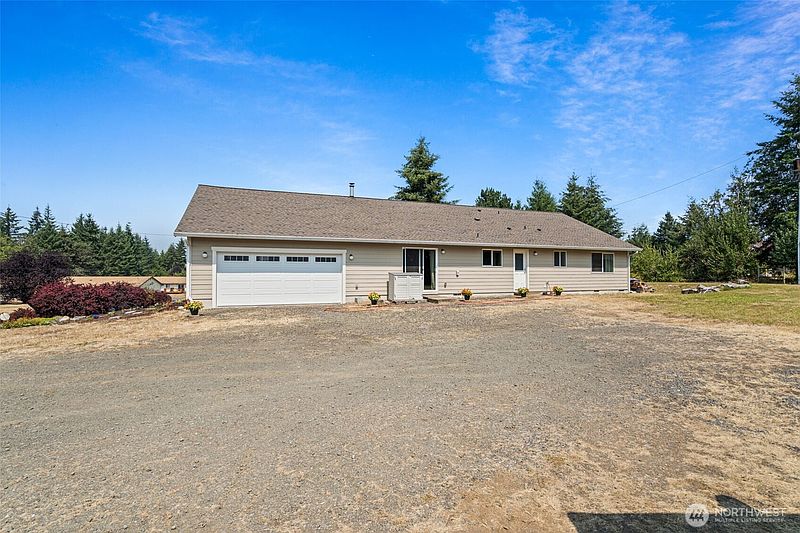 2nd image of 154 SE Mill Creek Road