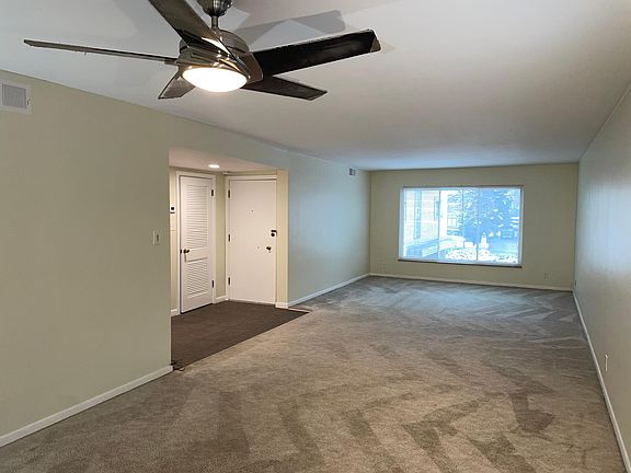 5th image of 1519 Bonnie Brae Pl #2E