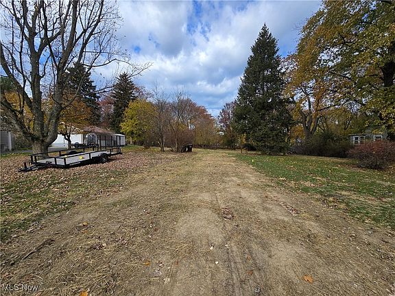 5th image of 25360 Hall Dr