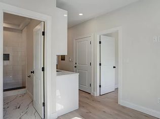 15-19 Bartlett Pl #4, Boston, MA 02113