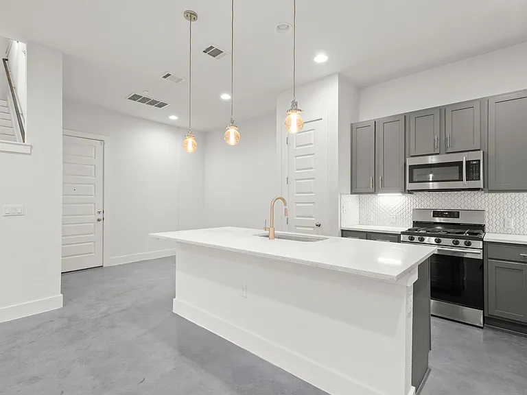 8922 Menchaca Rd #701 — Photo 4