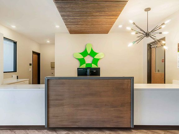 Lobby and Guest Check-in