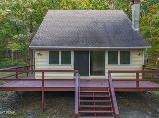 326 Otter Ct, Bushkill, PA 18324