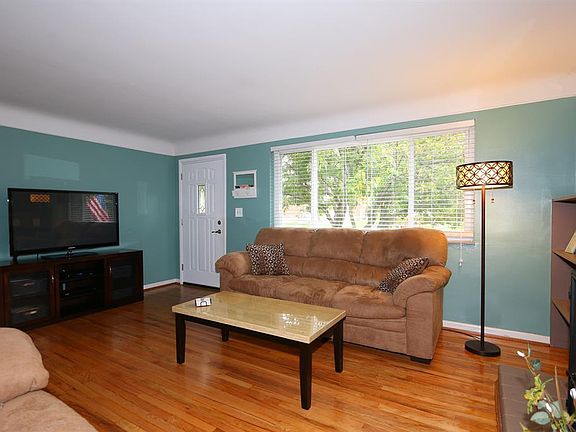 4th image of 3884 Mantell Ave