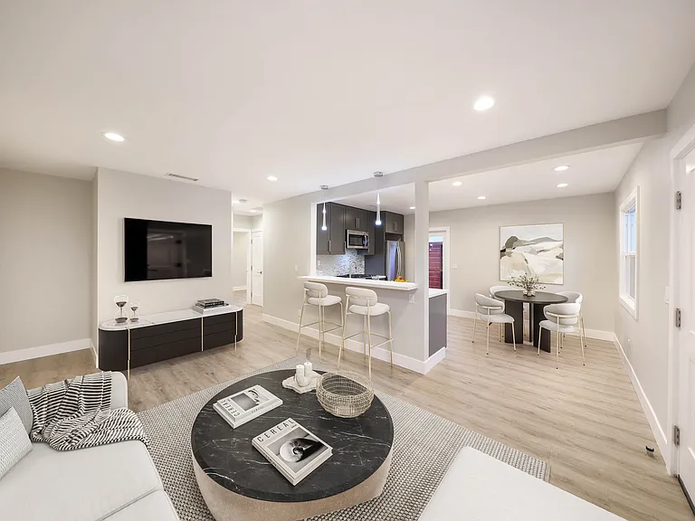 Large great room with bar
