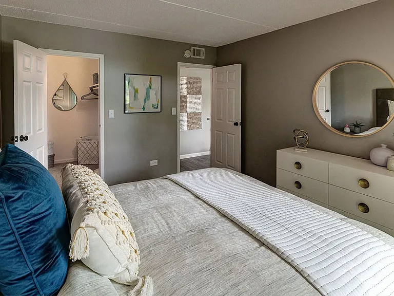 Foxboro Apartments — Photo 14
