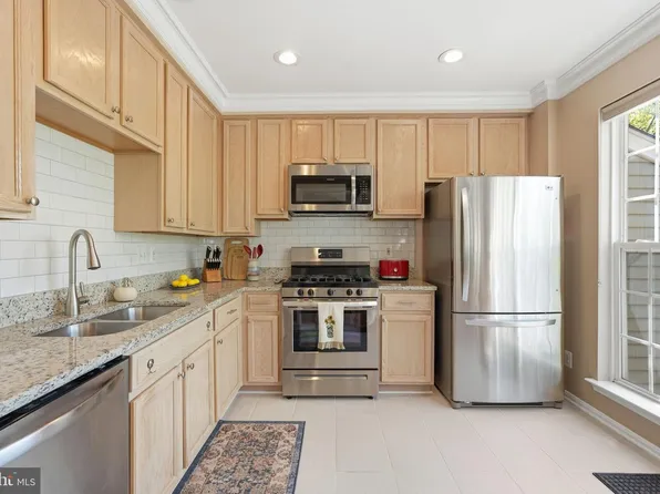 214 Fallsgrove Blvd Unit 12, Rockville, MD 20850