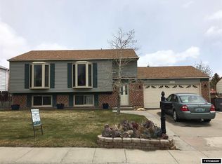 2305 Kilmary Dr, Rawlins, WY 82301