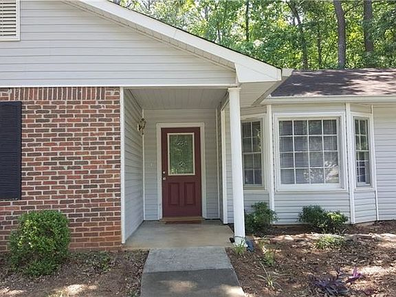 3rd image of 613 Windsor Dr