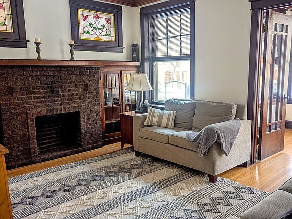 3rd image of 3619 N Claremont Ave #1B