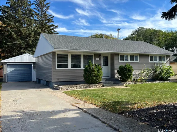 2301 William Avenue, Saskatoon, SK S7J 1A7