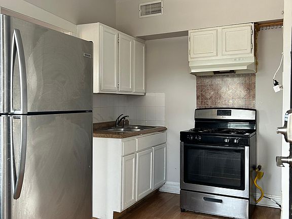 3rd image of 2921 W 24th Blvd #2B
