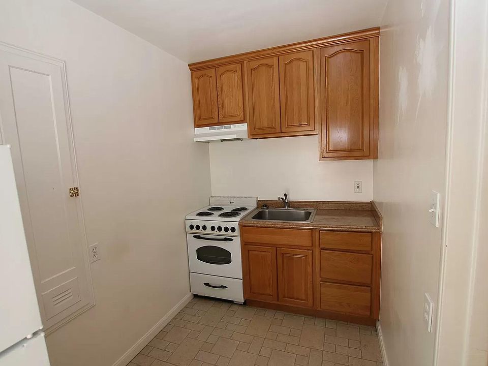 2nd image of 1665 Chestnut St APT 208