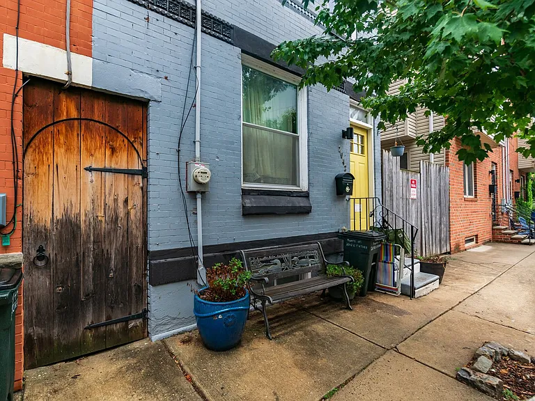 2042 E Fletcher St — Photo 29