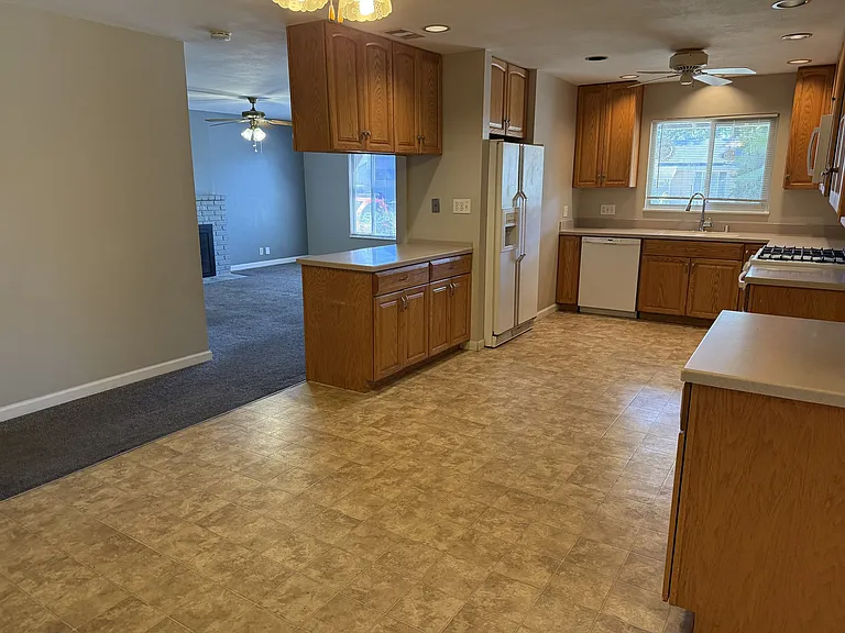 3016 Winchester Way — Photo 5