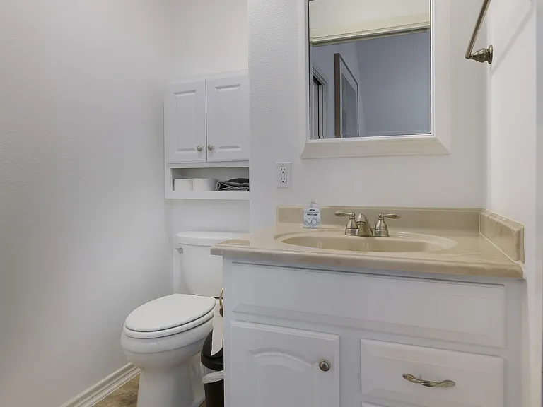 433 W San Antonio St #F — Photo 6