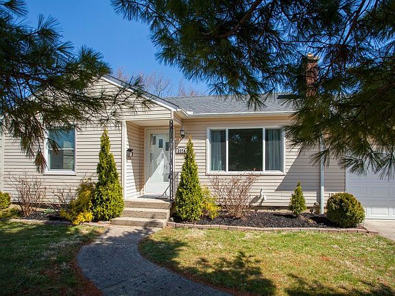 2nd image of 3324 Burr Oak Dr