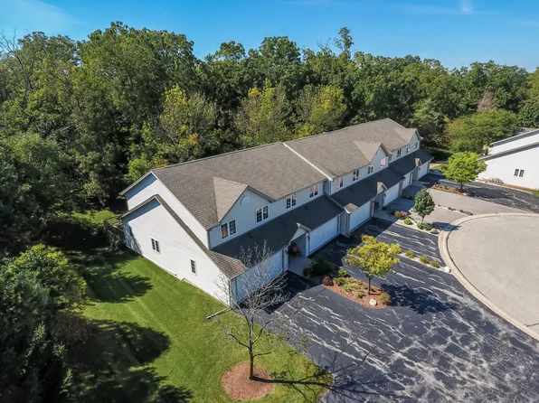 1915 Mallard Pointe Cir, Waukesha, WI 53189