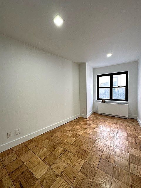 1st image of 213 E 37th St #7H