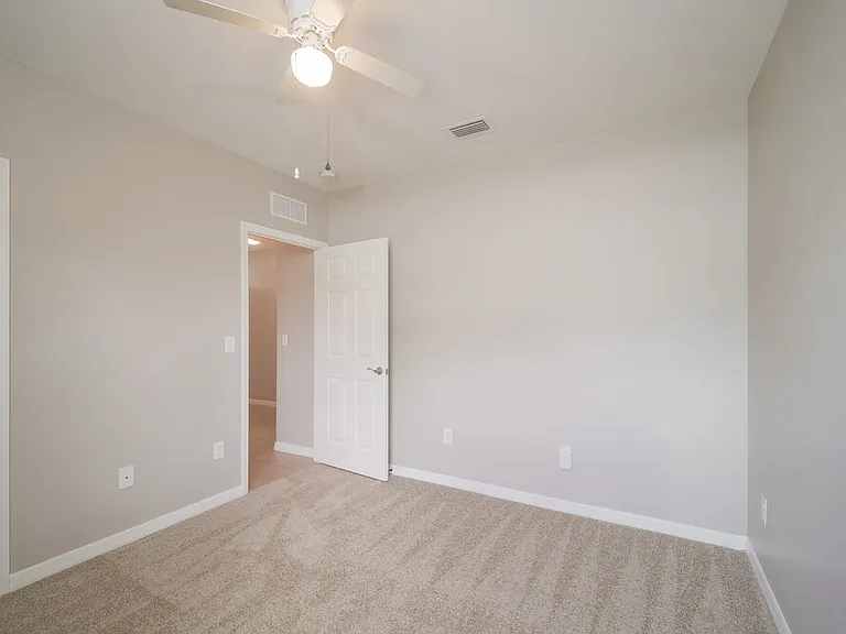 218 SE 8th St — Photo 13