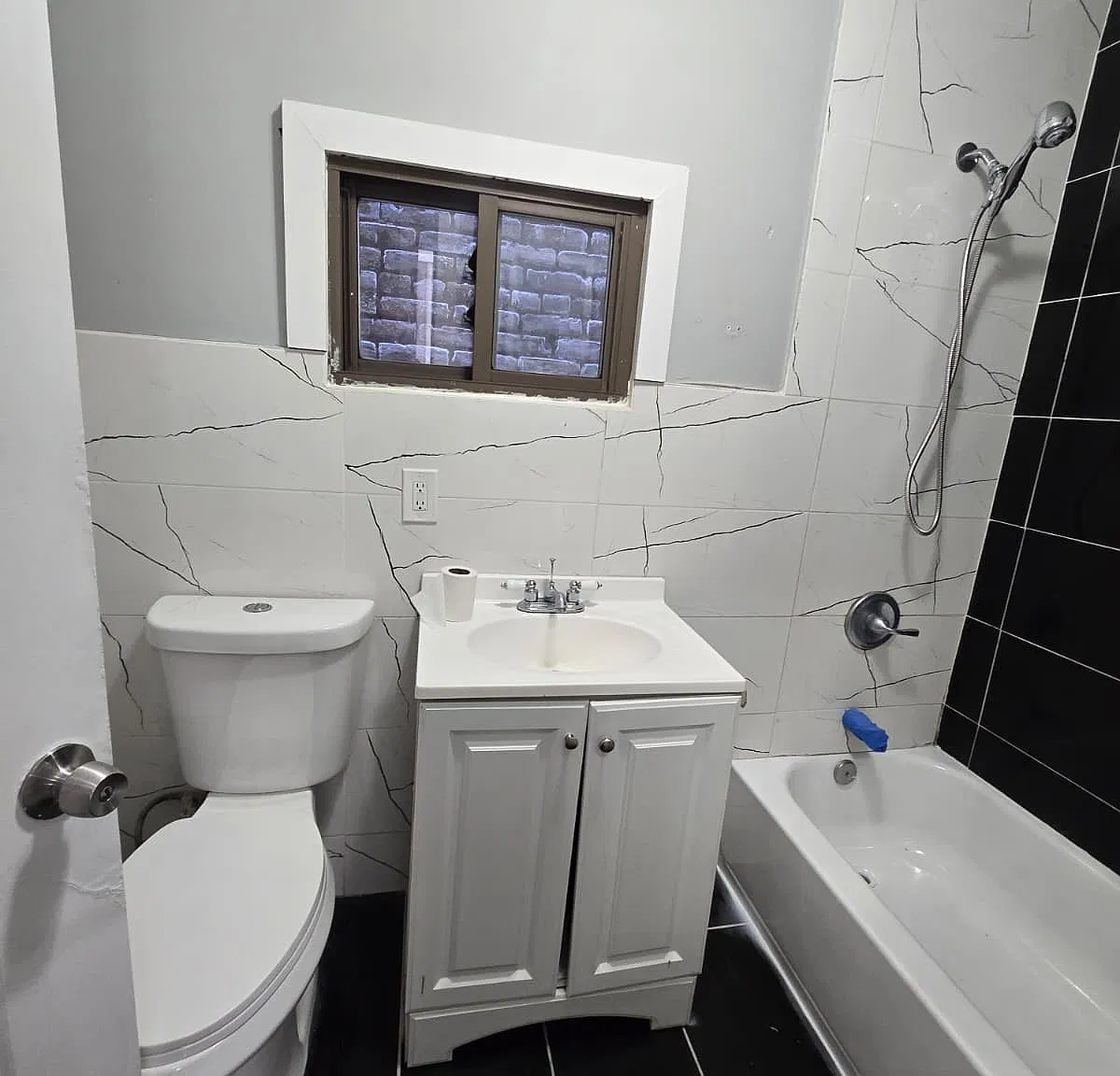 4 bed, $2,450 — Photo 4