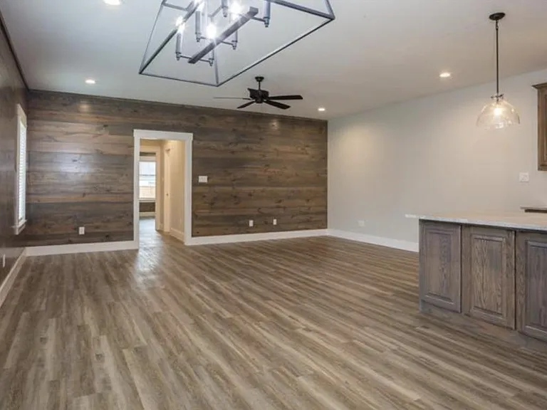 523 N Preston St — Photo 11