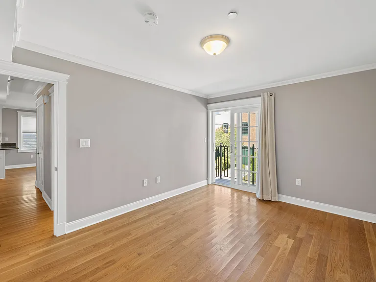 25 Howland St #3 — Photo 6
