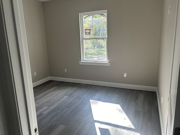 5th image of 332 Silverstone Cir