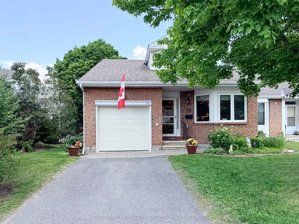 32 Innesbrook Ct #16, Ottawa, ON K2S 1C7