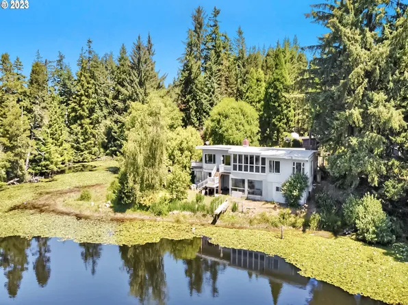 70078 Lakewood Rd, North Bend, OR 97459