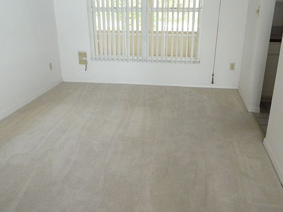 4th image of 8626 Amber Oak Ct