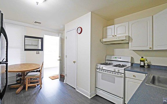 3rd image of 227 Godwin Ave Floor 2