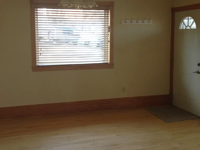 305-307 Duplex — Photo 13