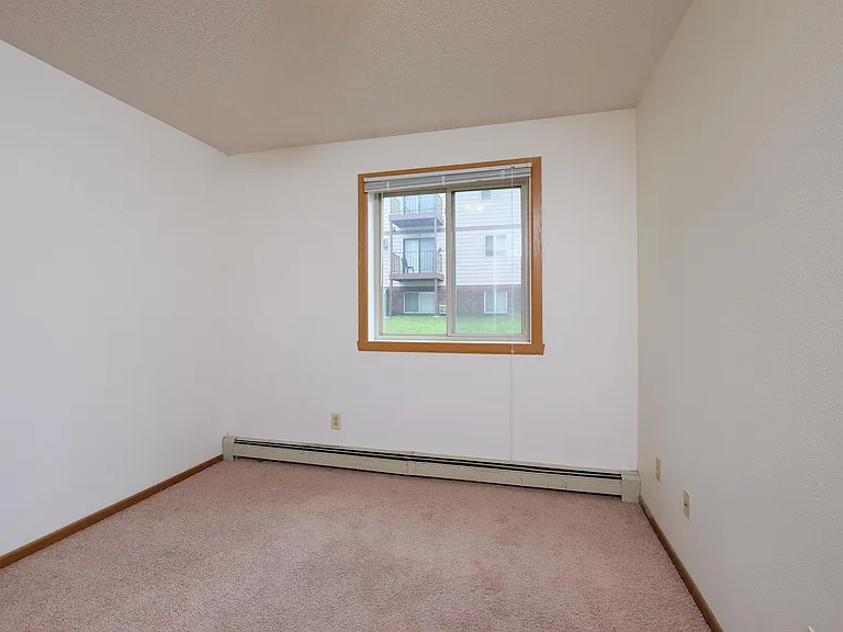 Fargo, ND Carlton Place Apartments | Bedroom