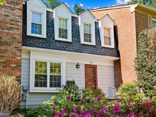 1802 Lang Dr, Crofton, MD 21114