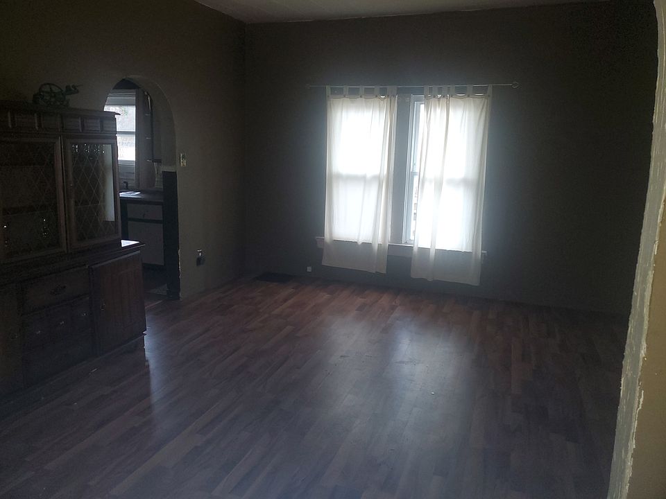 2nd image of 315 N Douglas St