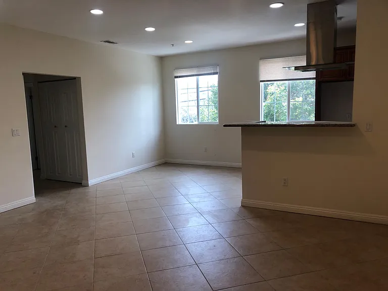 16423 Victory Blvd #5 — Photo 8