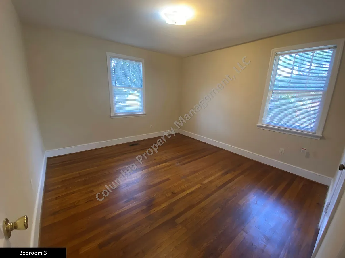 Building Photo - 2424 Marling Dr