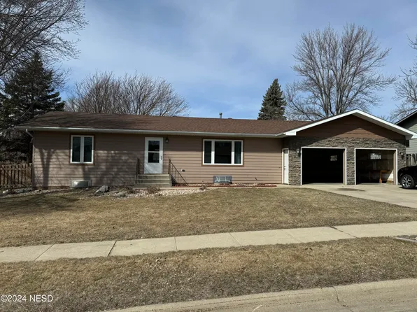 171 16th St NE, Watertown, SD 57201