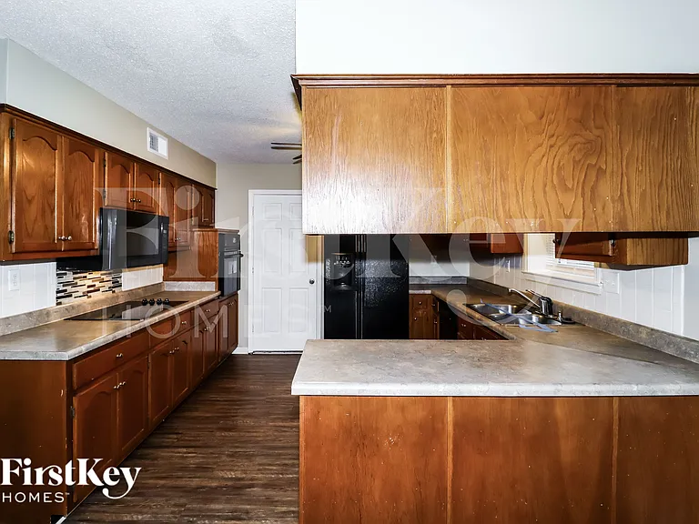 8117 S Regis Pl — Photo 7
