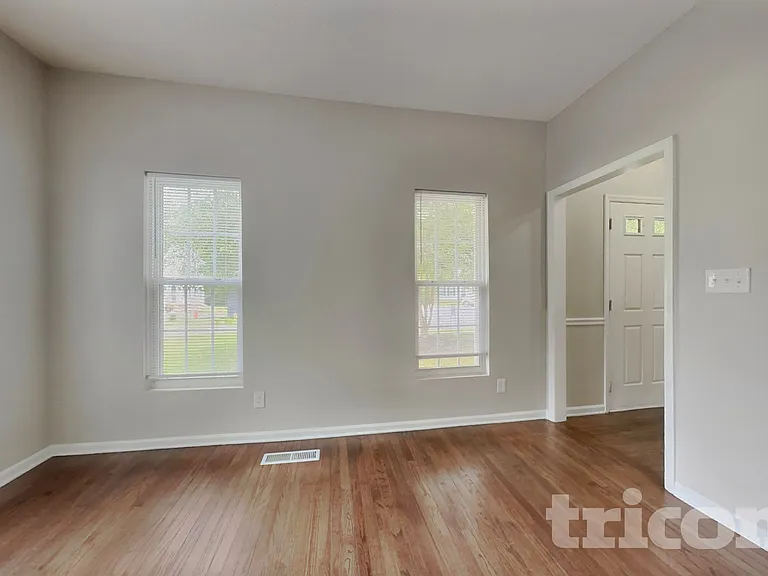 1017 Woodland Pointe Dr — Photo 3