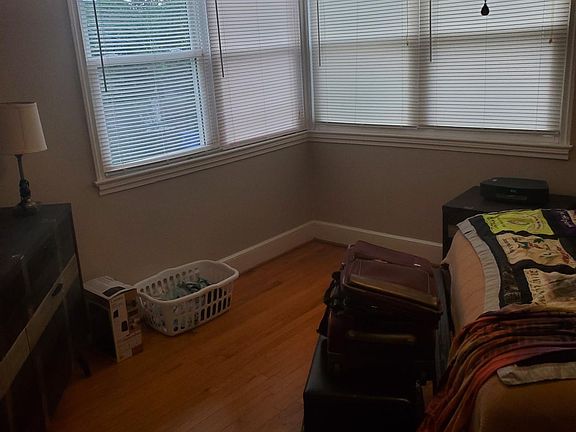 4th image of 2921B Earlewood Dr