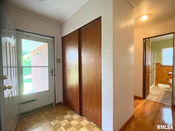 4th image of 404 S Orchard Dr