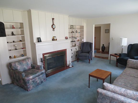 Living Rm w/fireplace